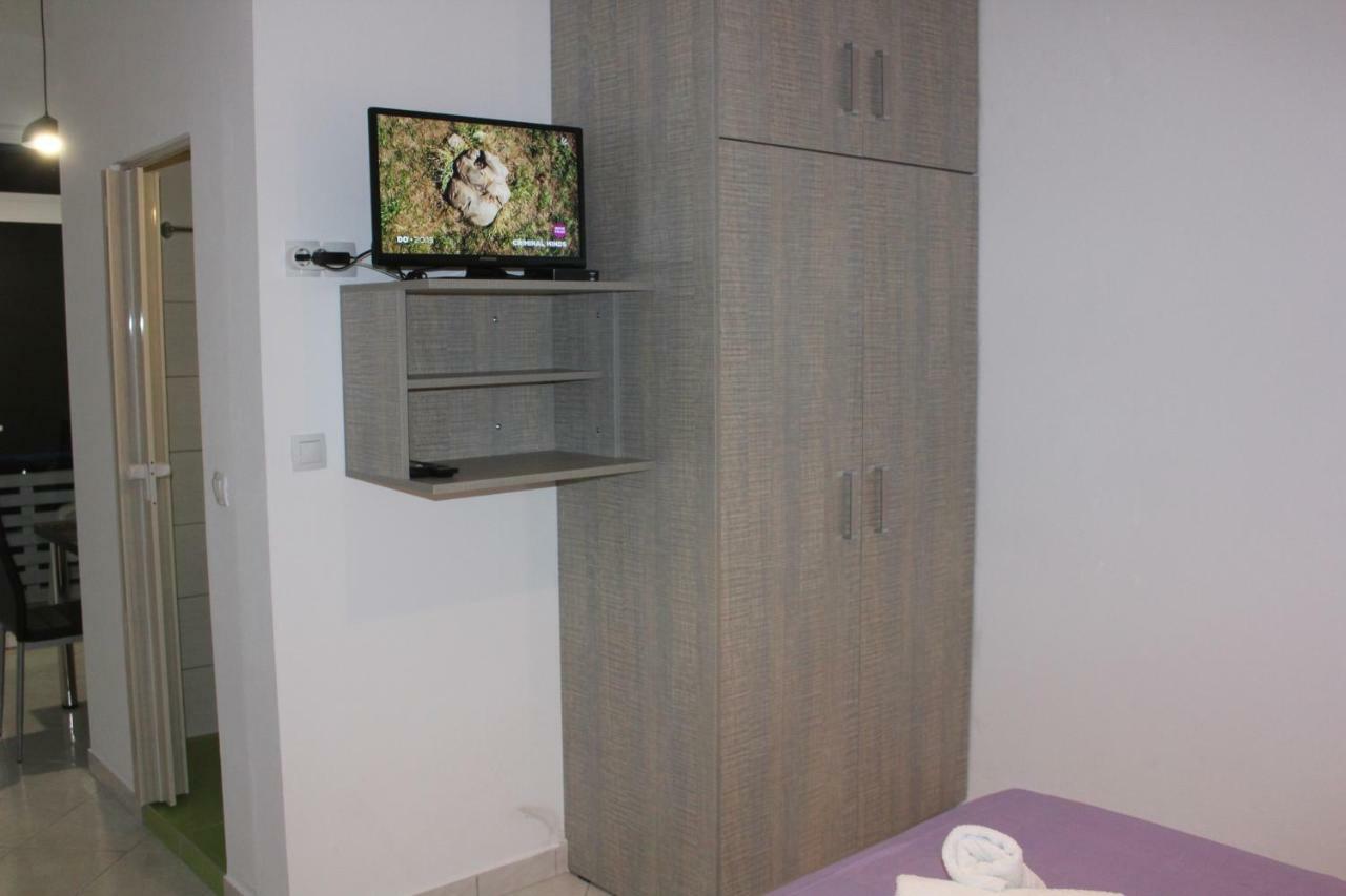 Aaron Studios Apartments 阿依弗西亚 外观 照片