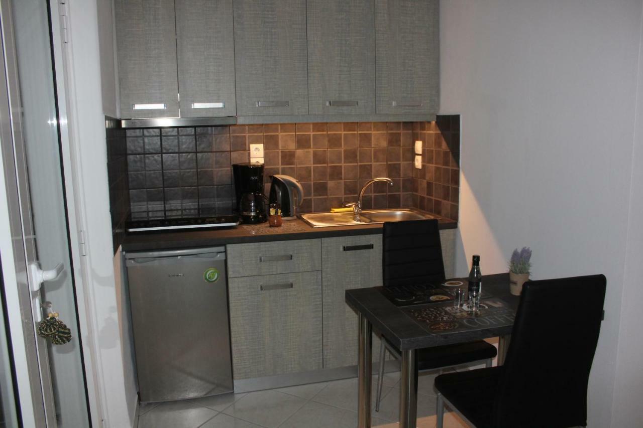 Aaron Studios Apartments 阿依弗西亚 外观 照片