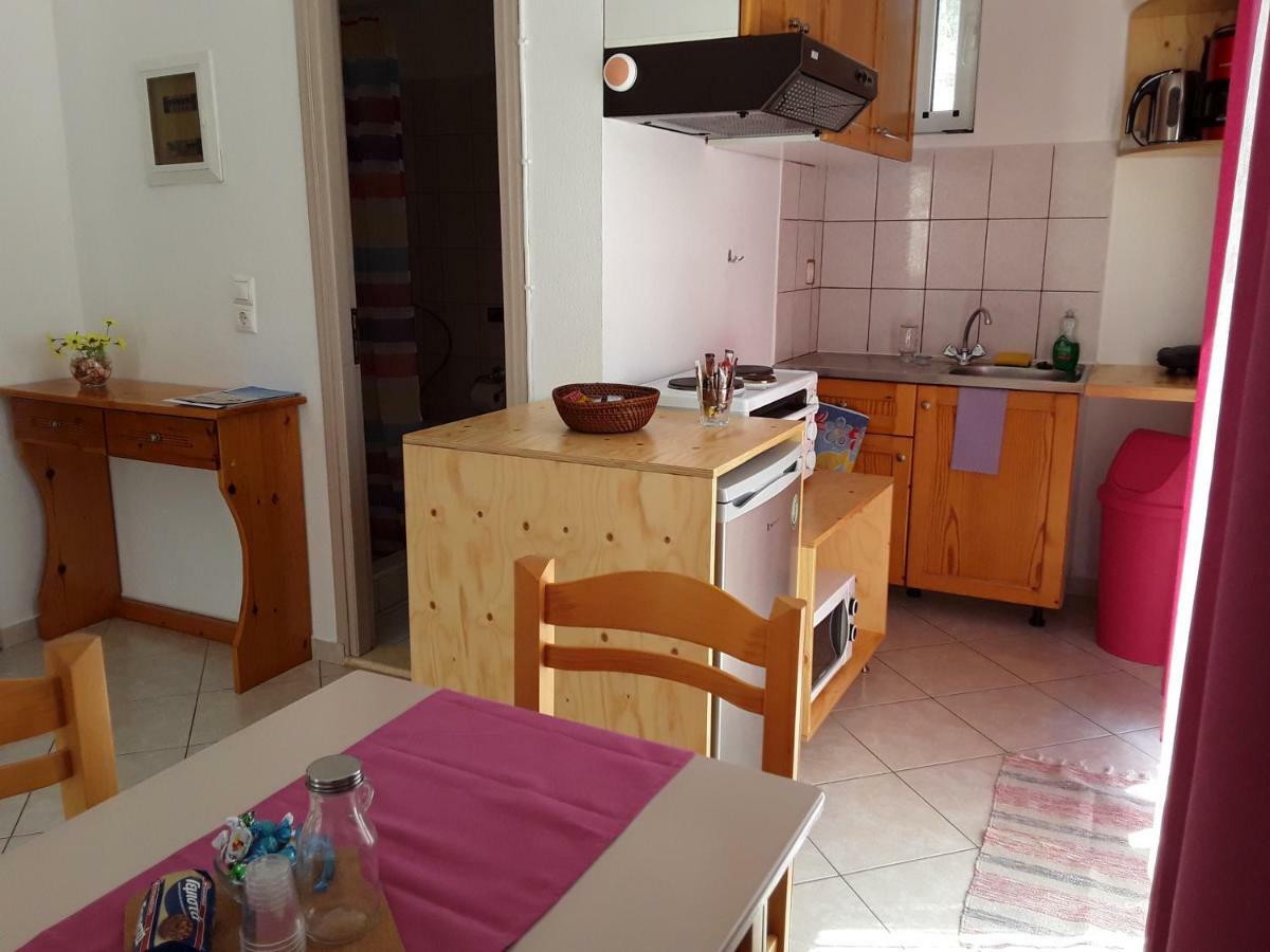 Aaron Studios Apartments 阿依弗西亚 外观 照片